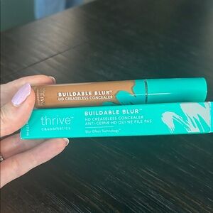 Thrive Causemetics Buildable Blur HD Creaseless Concealer - Deep Rich Warm